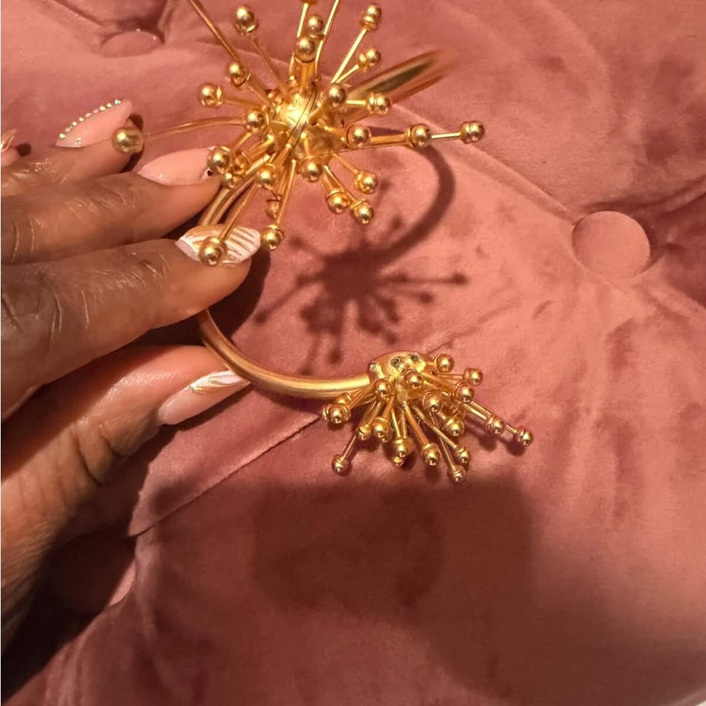 Elegant Gold Women's Bracelet